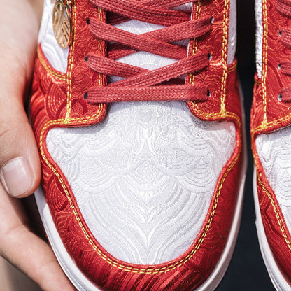 Sceau Rouge — Sneakers d’Art — vue 3 | Artelure