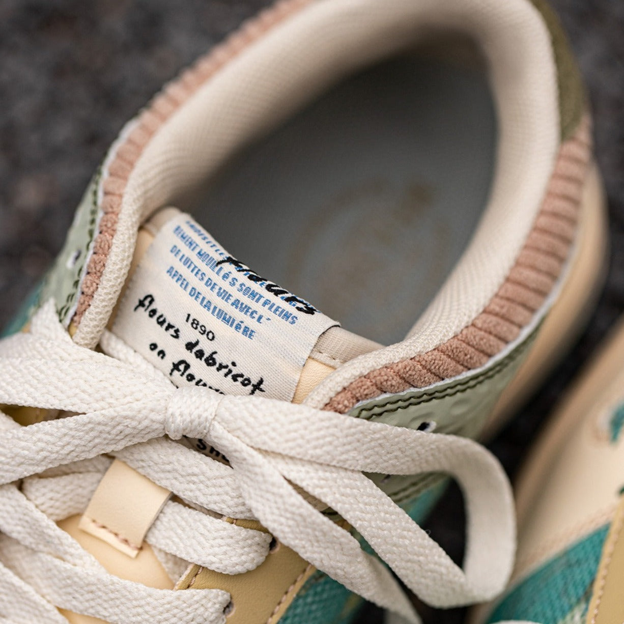 Floraison d’Amandier — Sneakers d’Art — vue 7 | Artelure