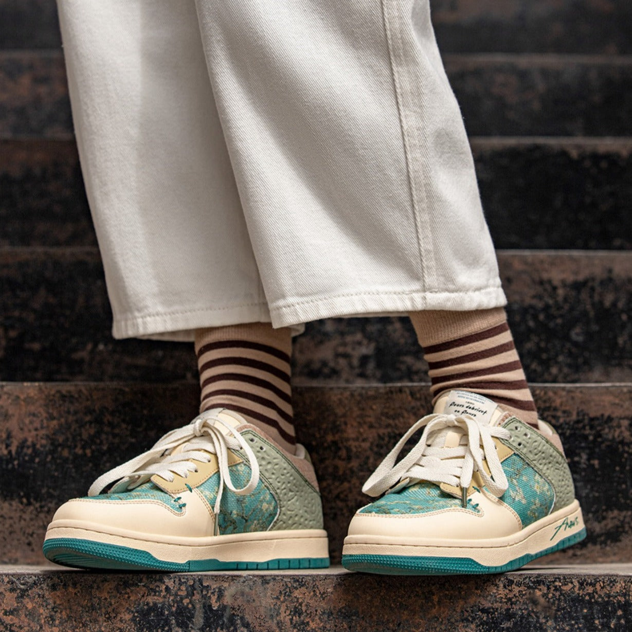 Floraison d’Amandier — Sneakers d’Art — vue 3 | Artelure
